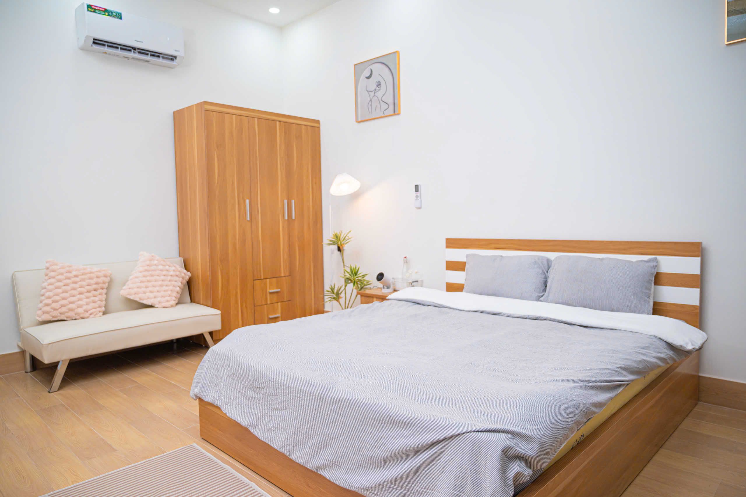 Dallas Homestay Đà Nẵng - Bếp chung và máy chiếu phim